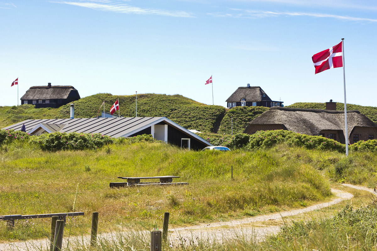 Danmark flaggor © danefromspain/iStock
